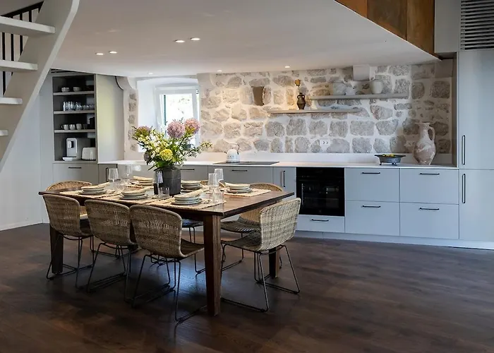 Heritage House Stone Orchard *